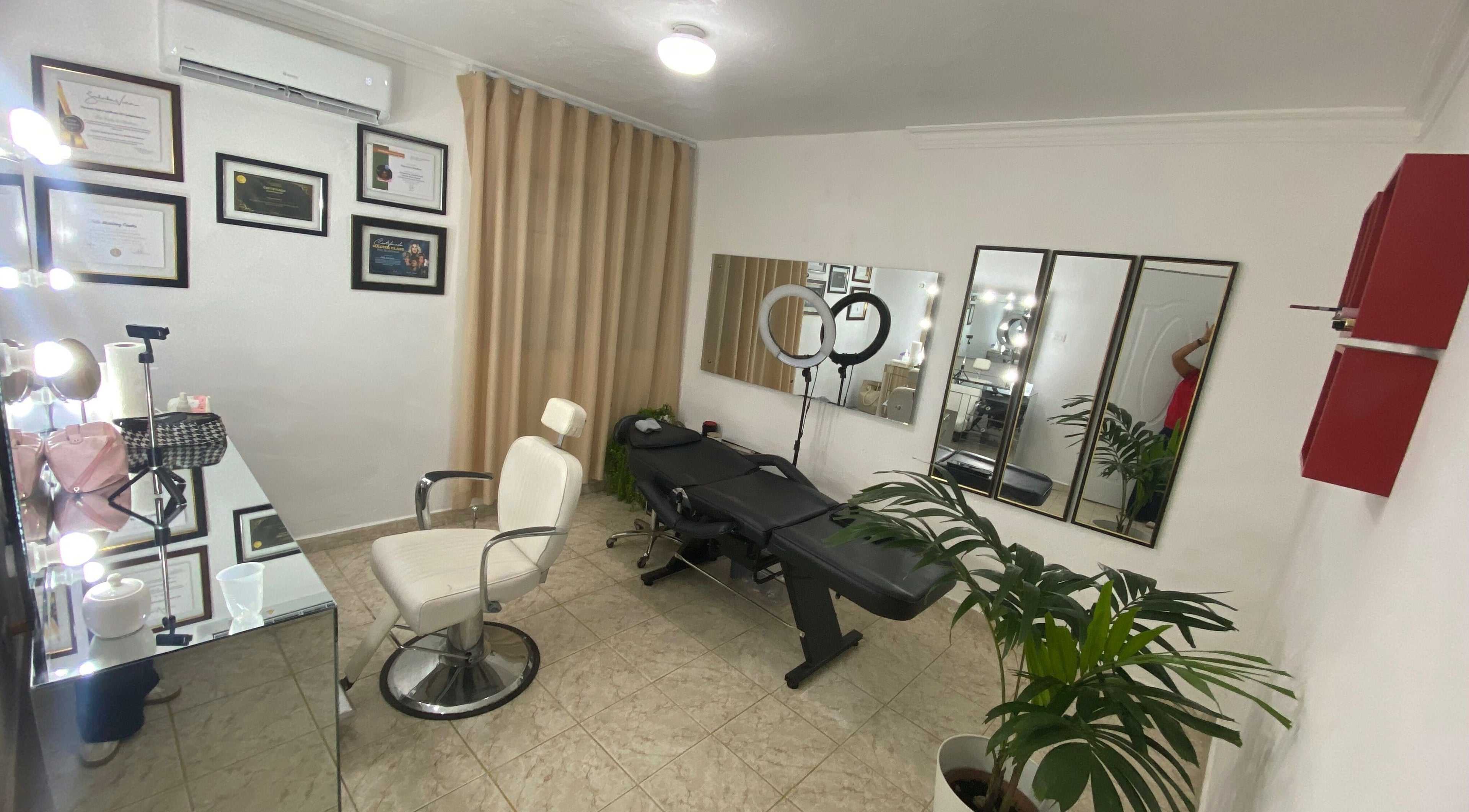 Elegante sala de belleza en Febe Makeup and Hair, Santiago De Los Caballeros, Santiago, DO.