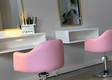 Stylish pink salon chairs at Missmay Did My Hair in Ballito, Kwazulu-Natal, ZA, reflecting modern elegance.