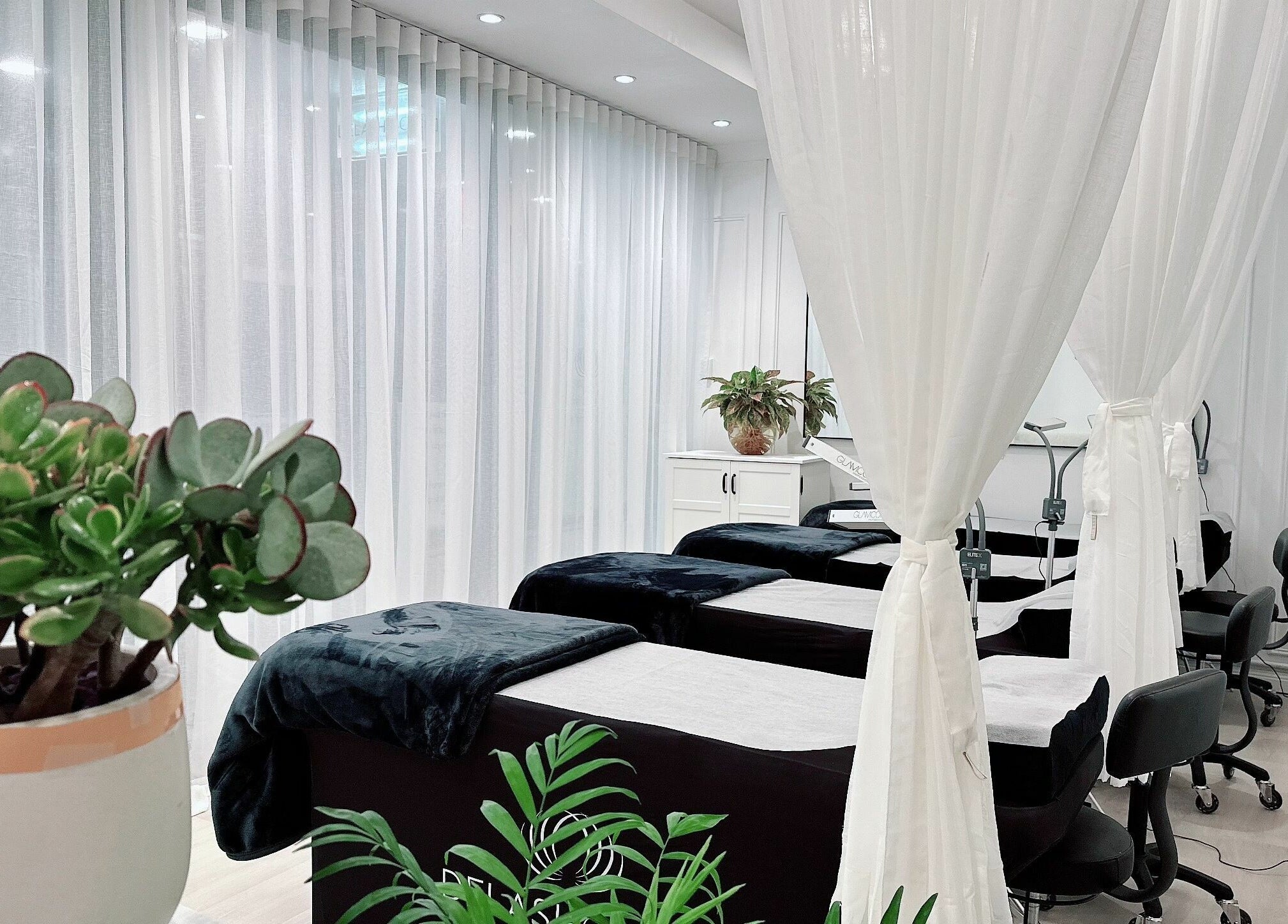 Sophisticated interior of DE LASH DOUBLE BAY in Double Bay, New South Wales, AU, showcasing luxurious beauty beds.
