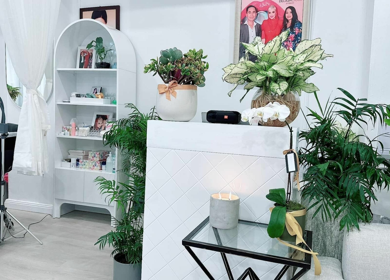 Calming interior of DE LASH DOUBLE BAY, Double Bay, New South Wales, AU; featuring plants, candles, and beauty products.