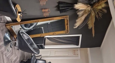 Shear Elegance Hair Studio, bilde 3