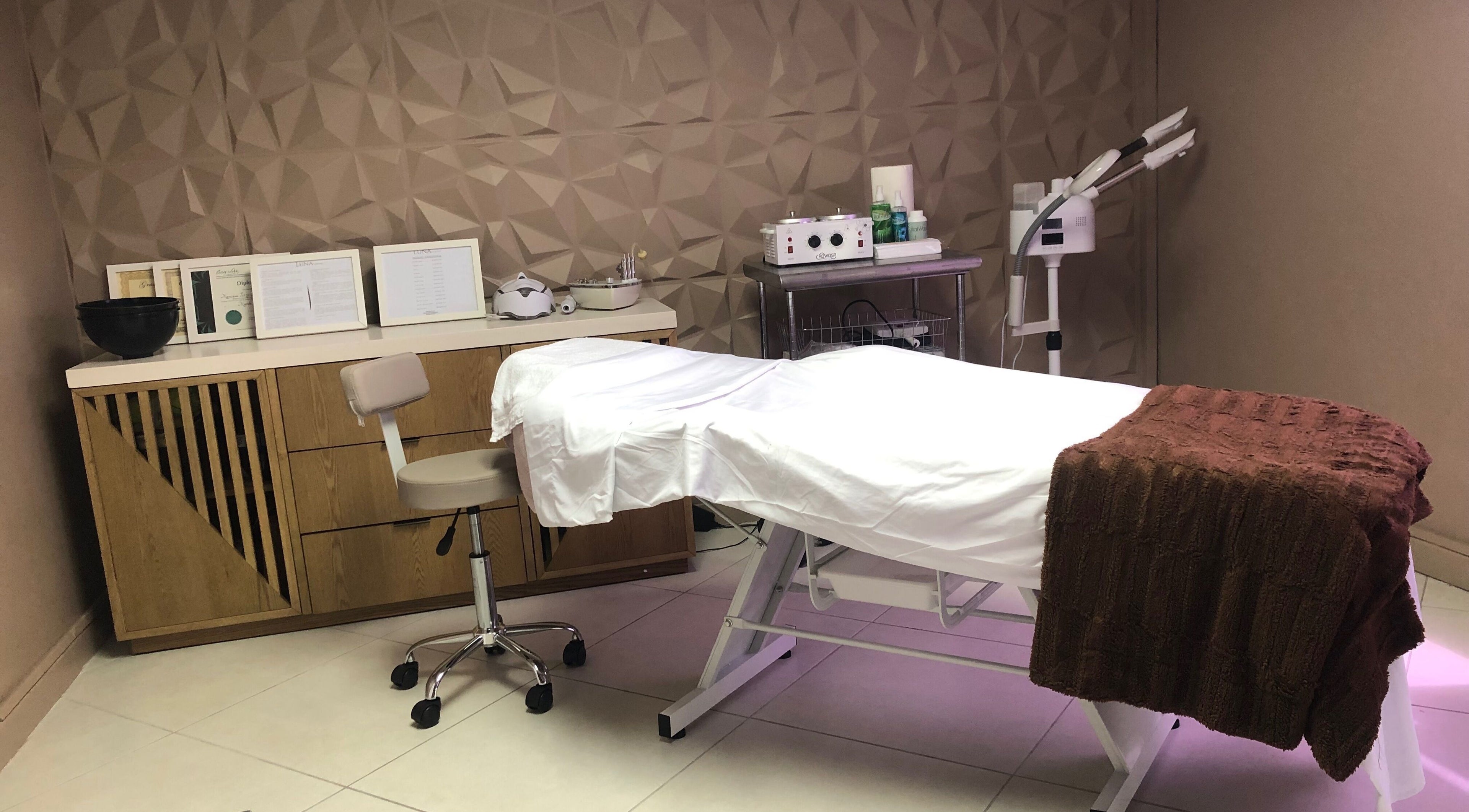 Elegant treatment room at Luna Aesthetics in Kingston 10, St. Andrew Parish, JM, with modern equipment.