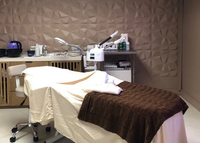 Elegant spa room at Luna Aesthetics, Kingston 10, St. Andrew Parish, JM with treatment bed and equipment.