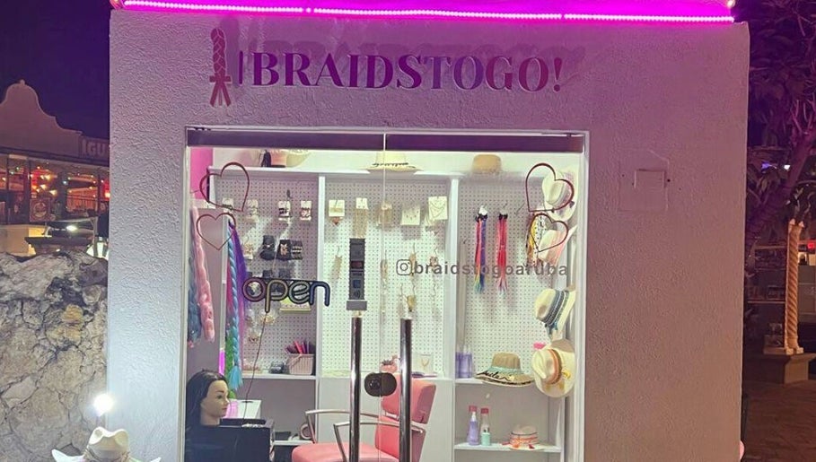 Braids To Go venue in Noord, AW showcasing stylish braiding supplies and fashionable hats.