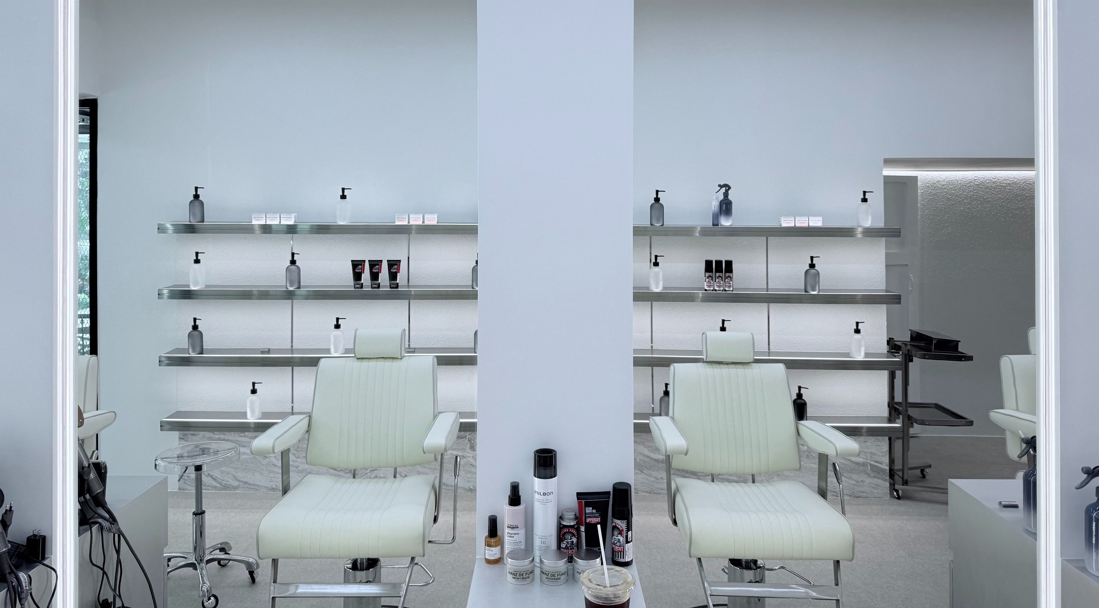 Interior view of Twenty.Two Cut & Facial Premium Barbershop in Krung Thep Maha Nakhon, TH, featuring sleek decor.