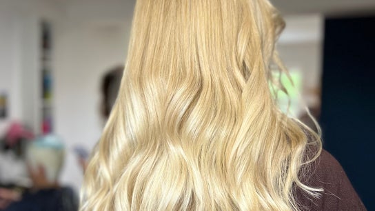 Courtney Louise hair