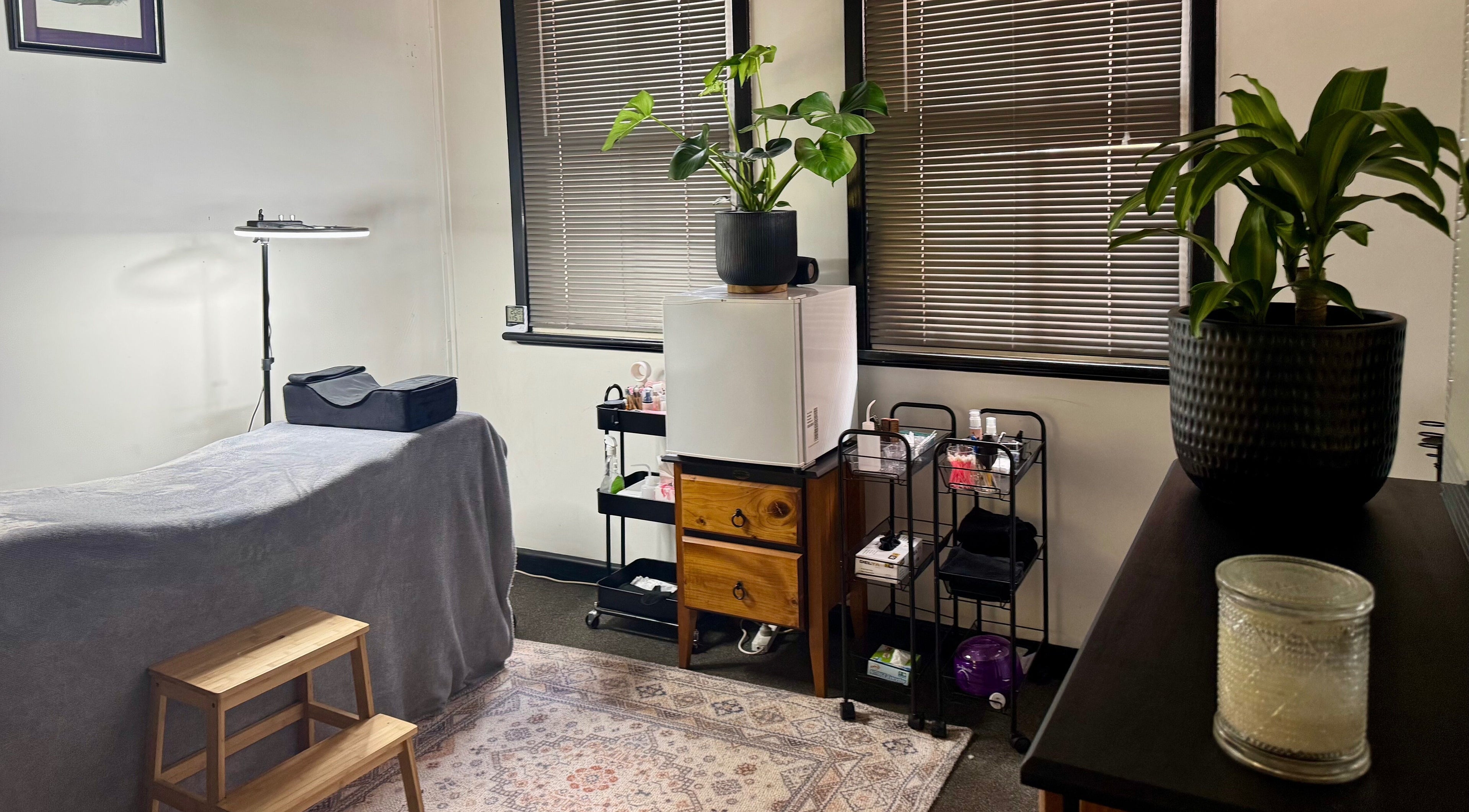 Relaxing lash studio at Designer Lashes, Trafalgar, Victoria, AU with cozy setup and greenery.