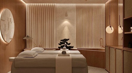 Camera de masaj relaxantă de la Hanami Spa, București, București, RO, cu decor elegant și atmosferă zen.