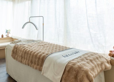 Kitto Lab Beauty 九龍，九龍，HK 的舒適療程房間，提供放鬆的氛圍。