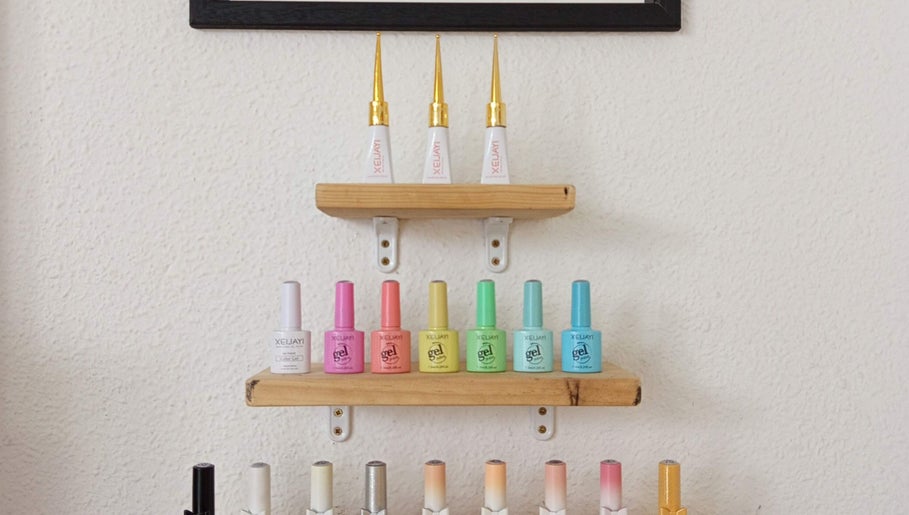 You and Me Nails, bild 1