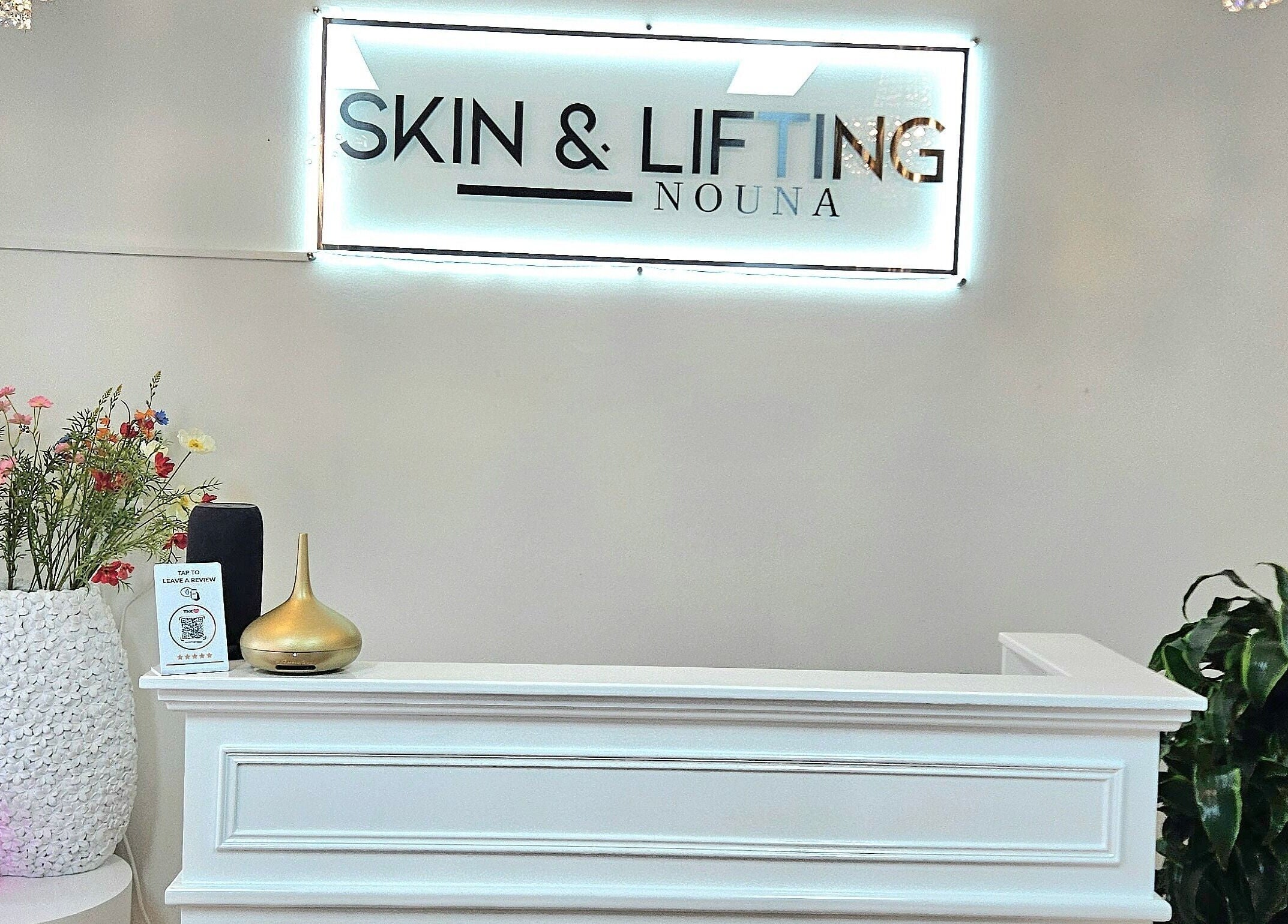 Ontvangstruimte van Skin & Lifting Nouna met verfijnde inrichting in Veghel, Noord-brabant, NL.