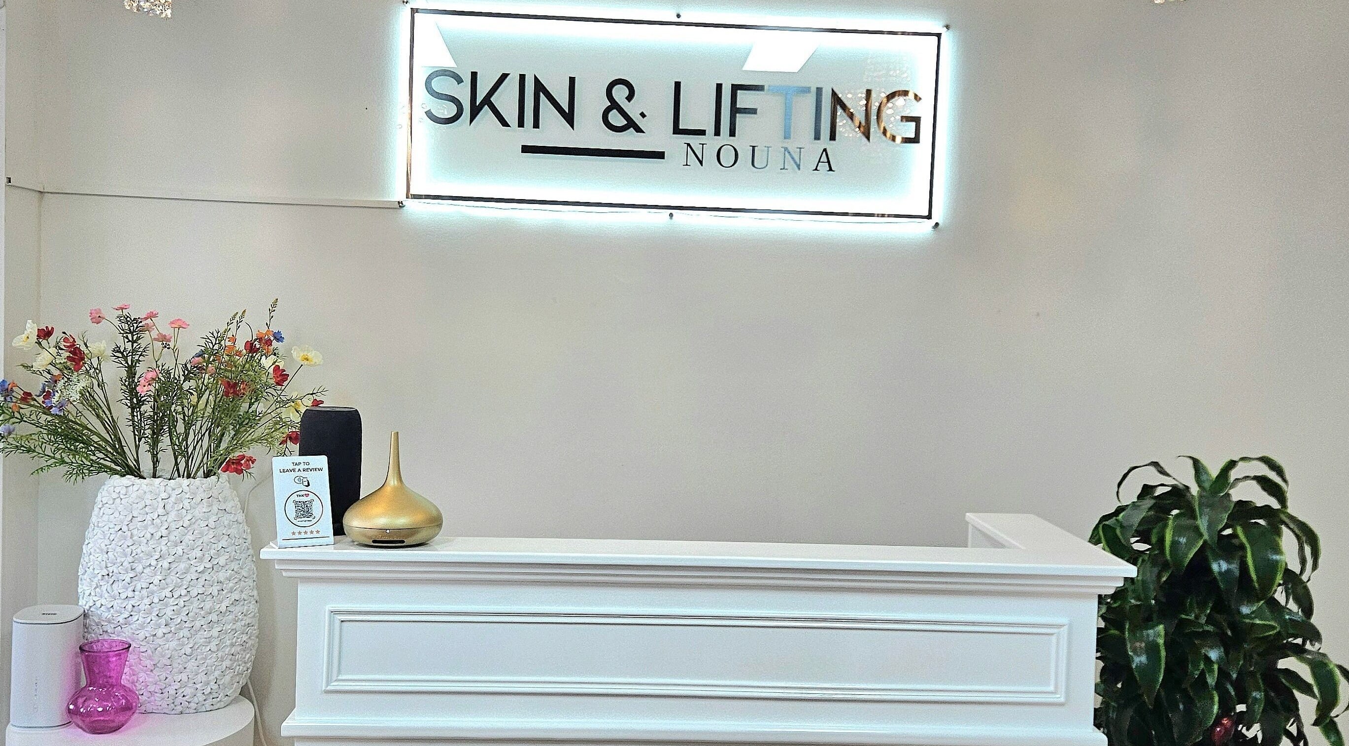 Ontvangstruimte van Skin & Lifting Nouna met verfijnde inrichting in Veghel, Noord-brabant, NL.