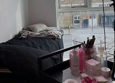 AV aestheticz's cozy treatment space in London, England, GB, featuring a comfy bed and beauty products.