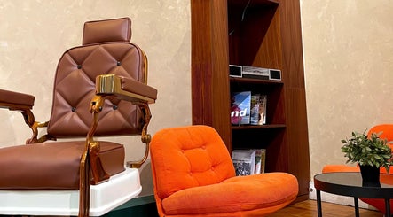 Silla de barbero marrón en Grizzly Barber Club, Ciudad De México, Ciudad De México, MX.