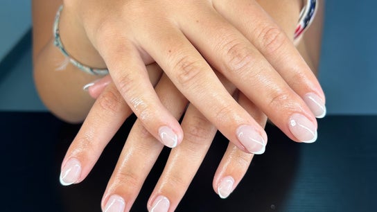 Lunula Nail Co.