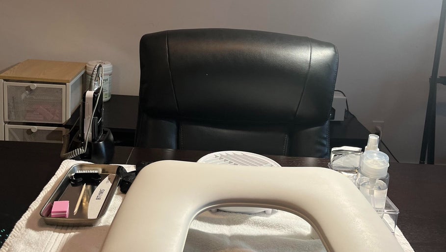 Manicure station at ShoshanaStudios, Montréal, Québec, CA offers a tranquil, professional setting.