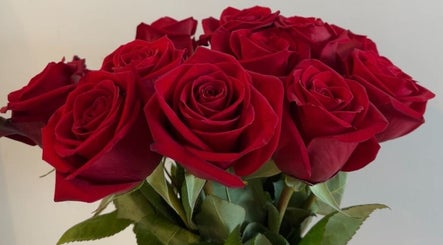 Elegant bouquet of red roses at ShoshanaStudios, Montréal, Québec, CA.