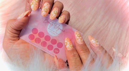 Carte cadeau Beauty’Élégance avec ongles décorés à Rœulx, Hauts-de-France, FR.