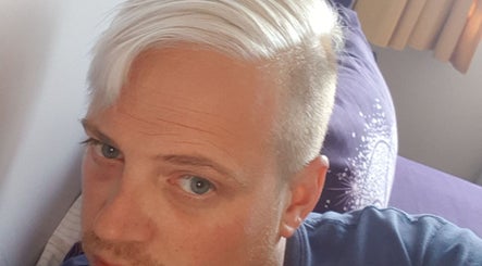 Hair By Phil, bilde 3