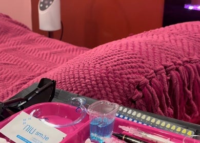 Cozy treatment area at Lokinda Teeth Whitening in Gatineau, Québec, CA. Pink blanket and whitening tools in view.