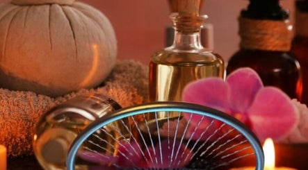 Produits de spa élégants chez Head Spa Sensorielle - Quête des Sens, Simandre-sur-suran, Auvergne-rhône-alpes, FR.