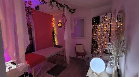 Intérieur apaisant de Head Spa Sensorielle - Quête des Sens à Simandre-sur-suran, Auvergne-rhône-alpes, FR.