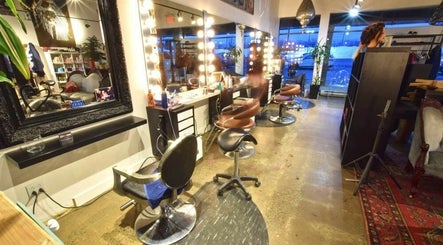 Revolution Hair Studio - Beaconsfield afbeelding 2