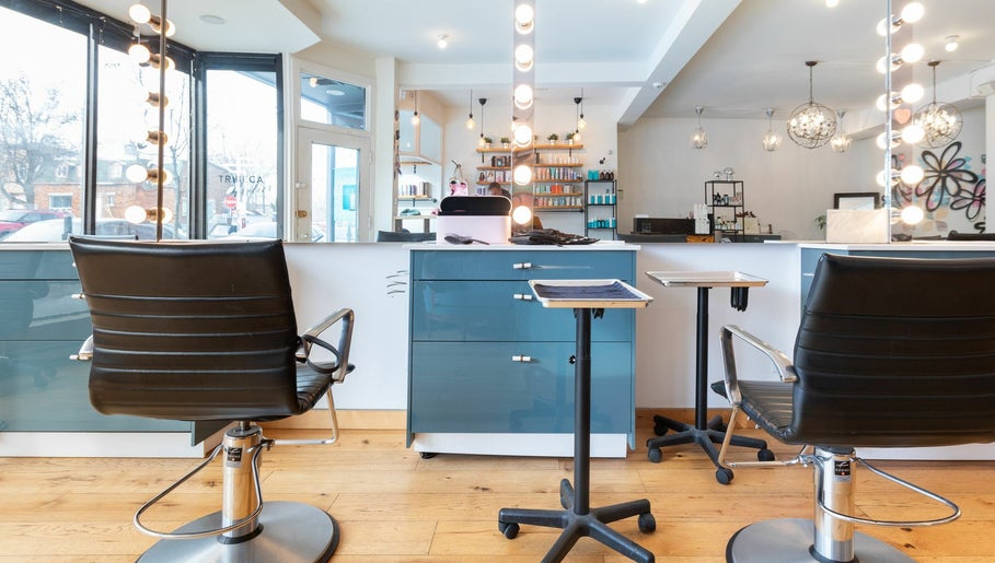 Imagen 1 de Revolution Hair Studio | St-Henri