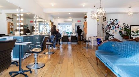 Imagen 3 de Revolution Hair Studio | St-Henri