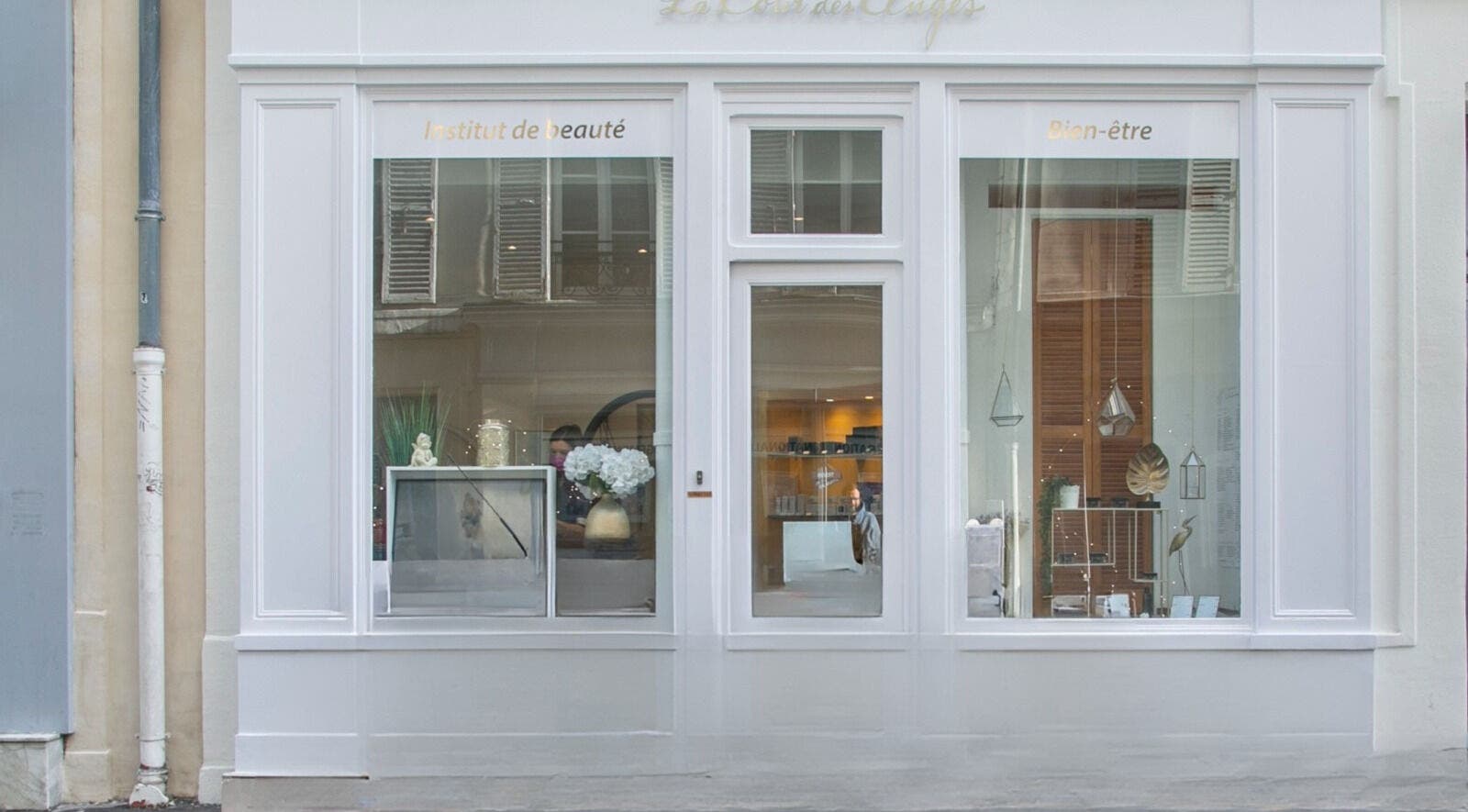 Façade attrayante de La Cour Des Anges à paris, Île-de-france, FR, spécialisée en beauté et bien-être.