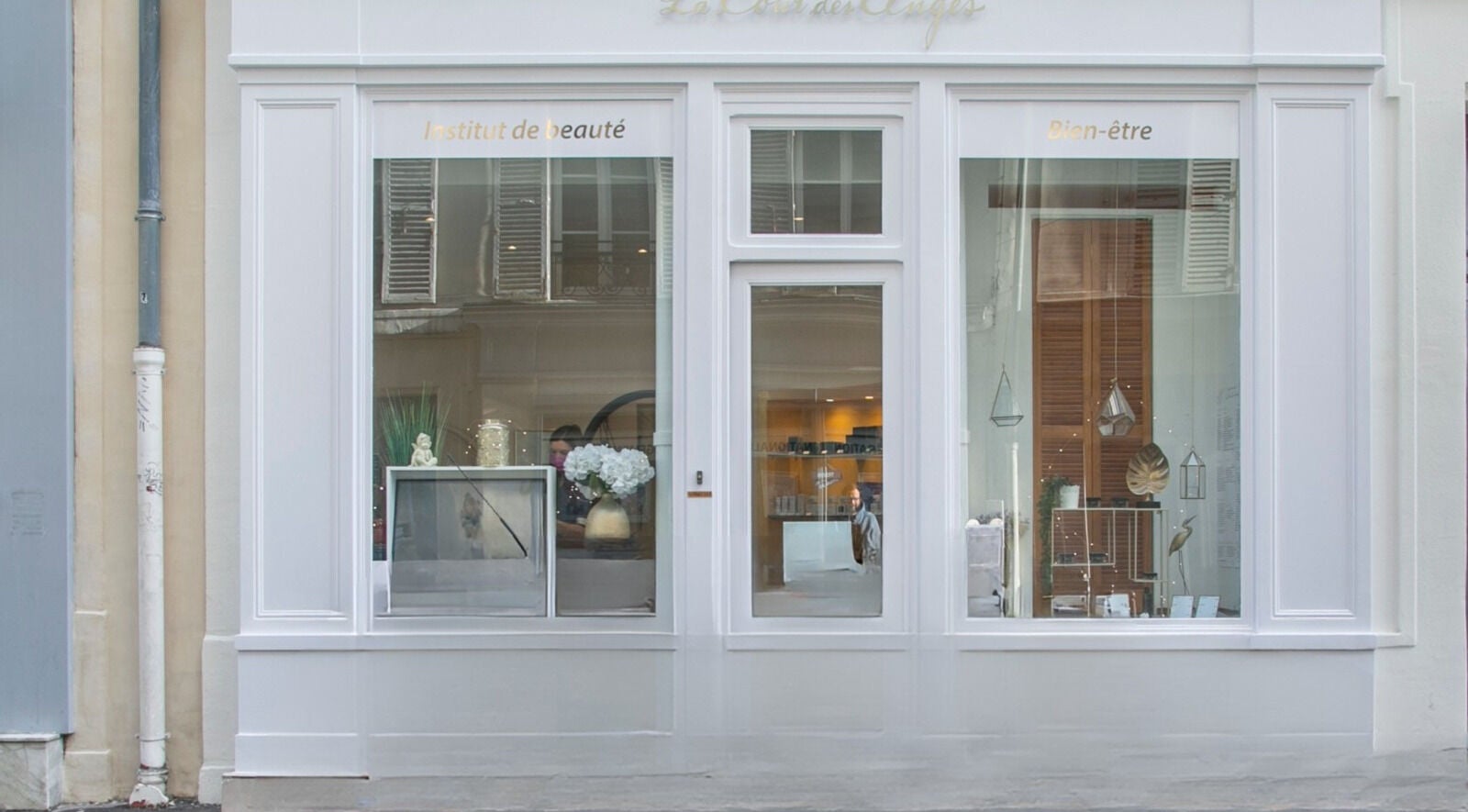 Façade attrayante de La Cour Des Anges à paris, Île-de-france, FR, spécialisée en beauté et bien-être.