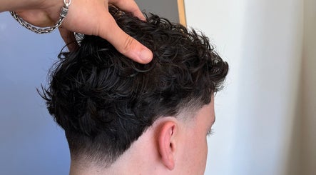 Close-up of a modern curly fade haircut at Boarding Barber, Nyborg, DK, showcasing precision styling.