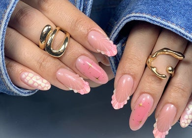 Diseño de uñas con gel en OriaNails, Miraflores, Provincia De Lima, PE, destacando BASE RUBBER y POLYGEL.