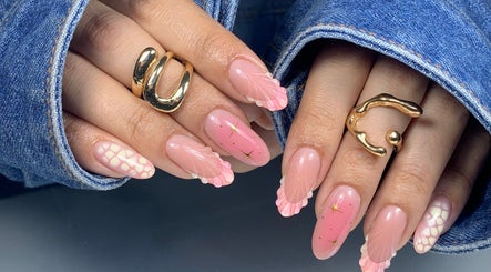 Diseño de uñas con gel en OriaNails, Miraflores, Provincia De Lima, PE, destacando BASE RUBBER y POLYGEL.