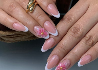 Manicura francesa con diseño floral en OriaNails | BASE RUBBER | BUILDER GEL | POLYGEL, Miraflores, Provincia De Lima, PE.