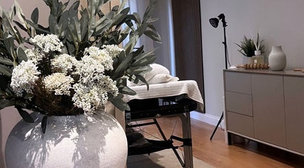 Relaxing treatment room at Sculpt Labs - Marple, Stockport, England, GB with elegant decor and peaceful ambiance.