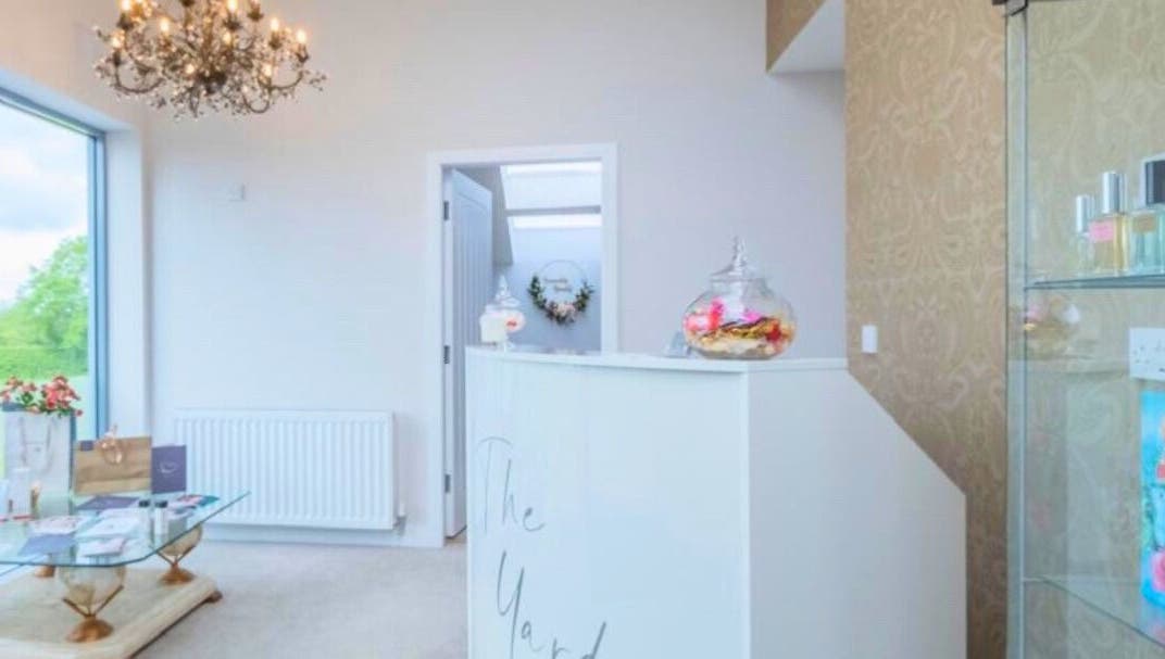 Elegant reception at Sculpt Labs - Nantwich in Burland, England, GB with chandelier and decorative accents.