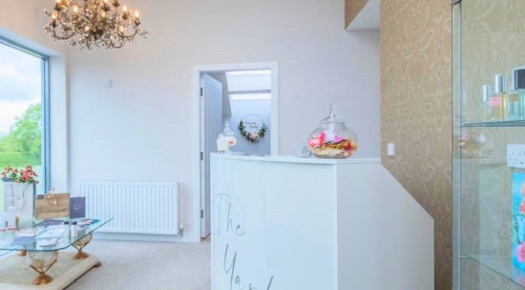 Elegant reception at Sculpt Labs - Nantwich in Burland, England, GB with chandelier and decorative accents.