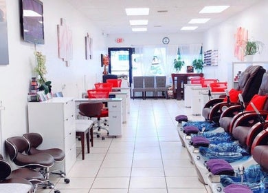 Interior of T Nail Spa, Coral Springs, Florida, showcasing modern nail stations and cozy seating.