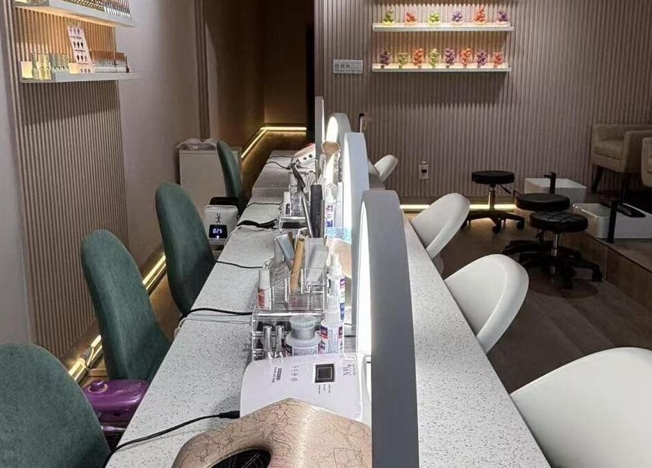 Chic nail stations at Zoey Beauty Bar, Mississauga, Ontario, CA for premier beauty services.