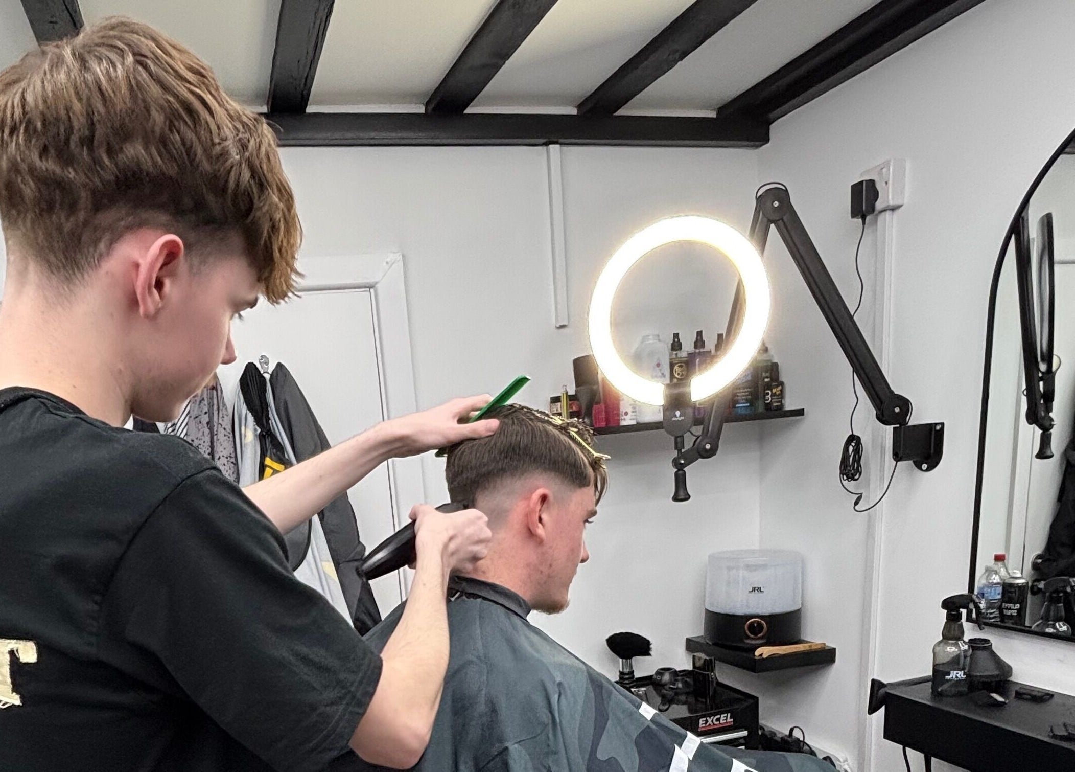 Haircutting session at Alfie (Luke’s Studio), Cambridge, England, GB, showcasing modern grooming techniques.