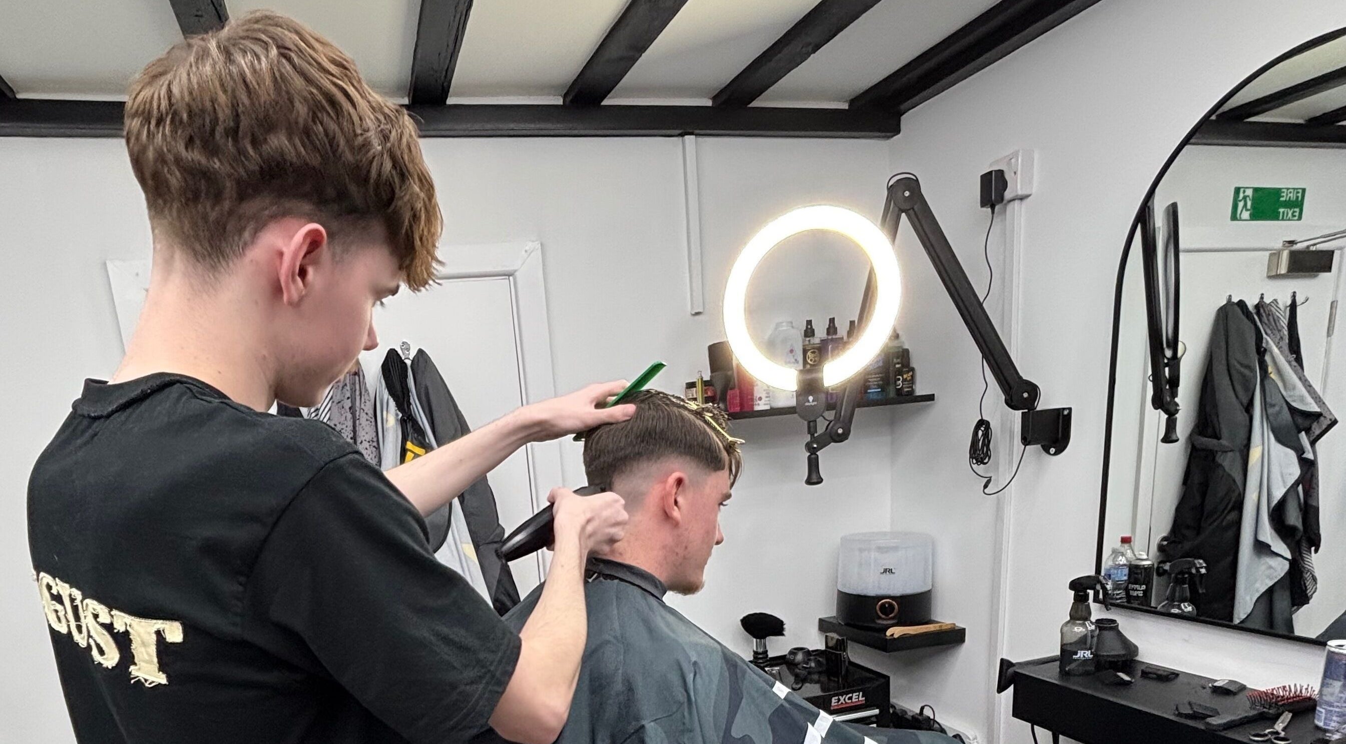 Haircutting session at Alfie (Luke’s Studio), Cambridge, England, GB, showcasing modern grooming techniques.