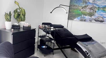 Cozy treatment room at Shadow Beauty Marbella with a relaxing ambiance in Marbella, Andalucía, ES.