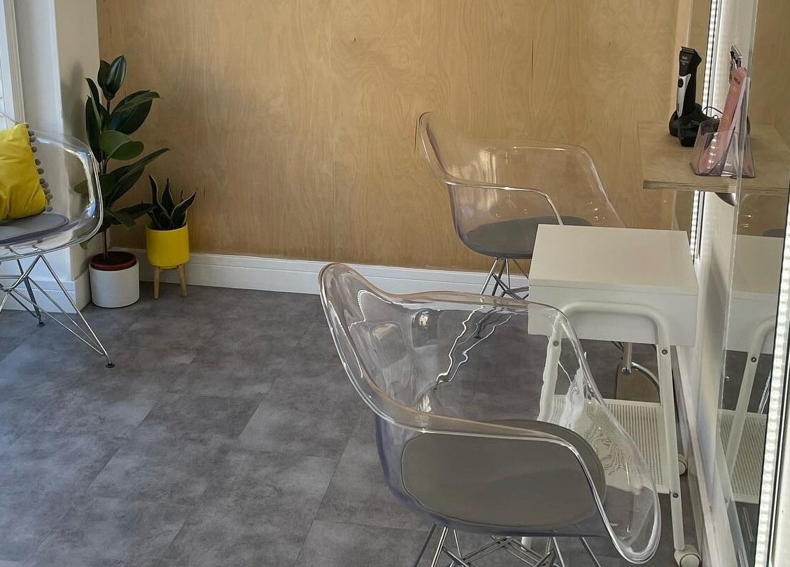 Modern seating area at Citrus Hair Bar in Edinburgh, Scotland, GB with sleek decor and vibrant plants.