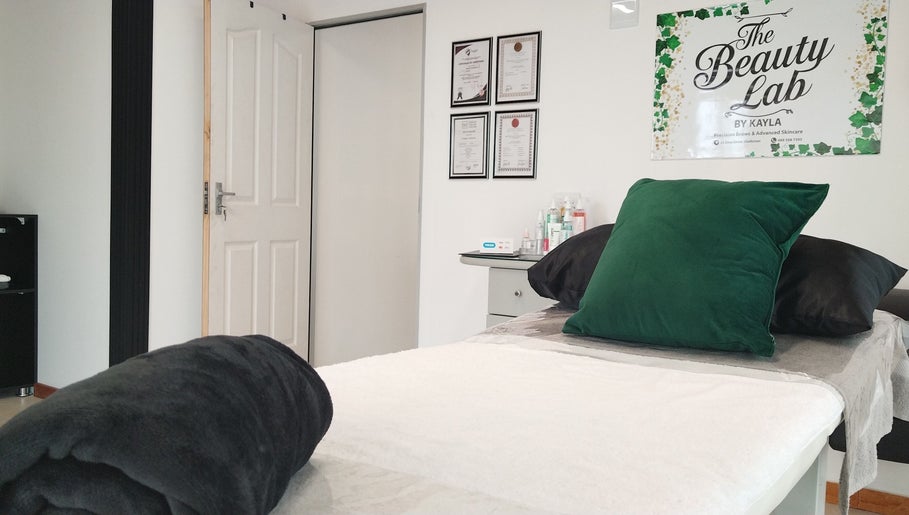 Relaxing treatment room at The Beauty Lab by Kayla, Queensburgh, Kwazulu-natal, ZA with plush towels and decor.