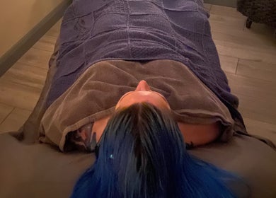 Client relaxing under a warm blanket at Moon 8 Holistics in Wickham, England, GB.