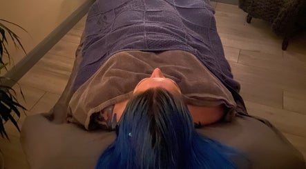 Client relaxing under a warm blanket at Moon 8 Holistics in Wickham, England, GB.