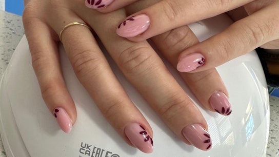 Lee Glamour Nails