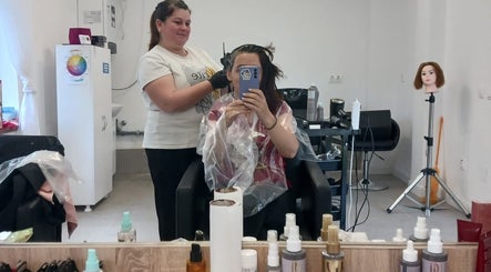 CM SALON DE ÎNFRUMUSEȚARE