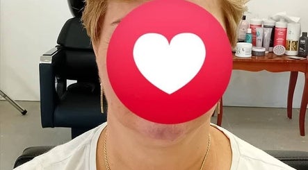 CM SALON DE ÎNFRUMUSEȚARE, bilde 2